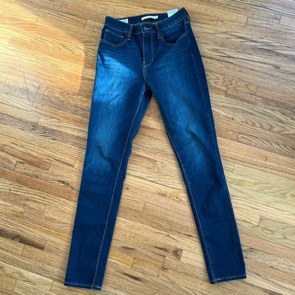 Levi’s High Rise Skinny - Picture 2 of 5